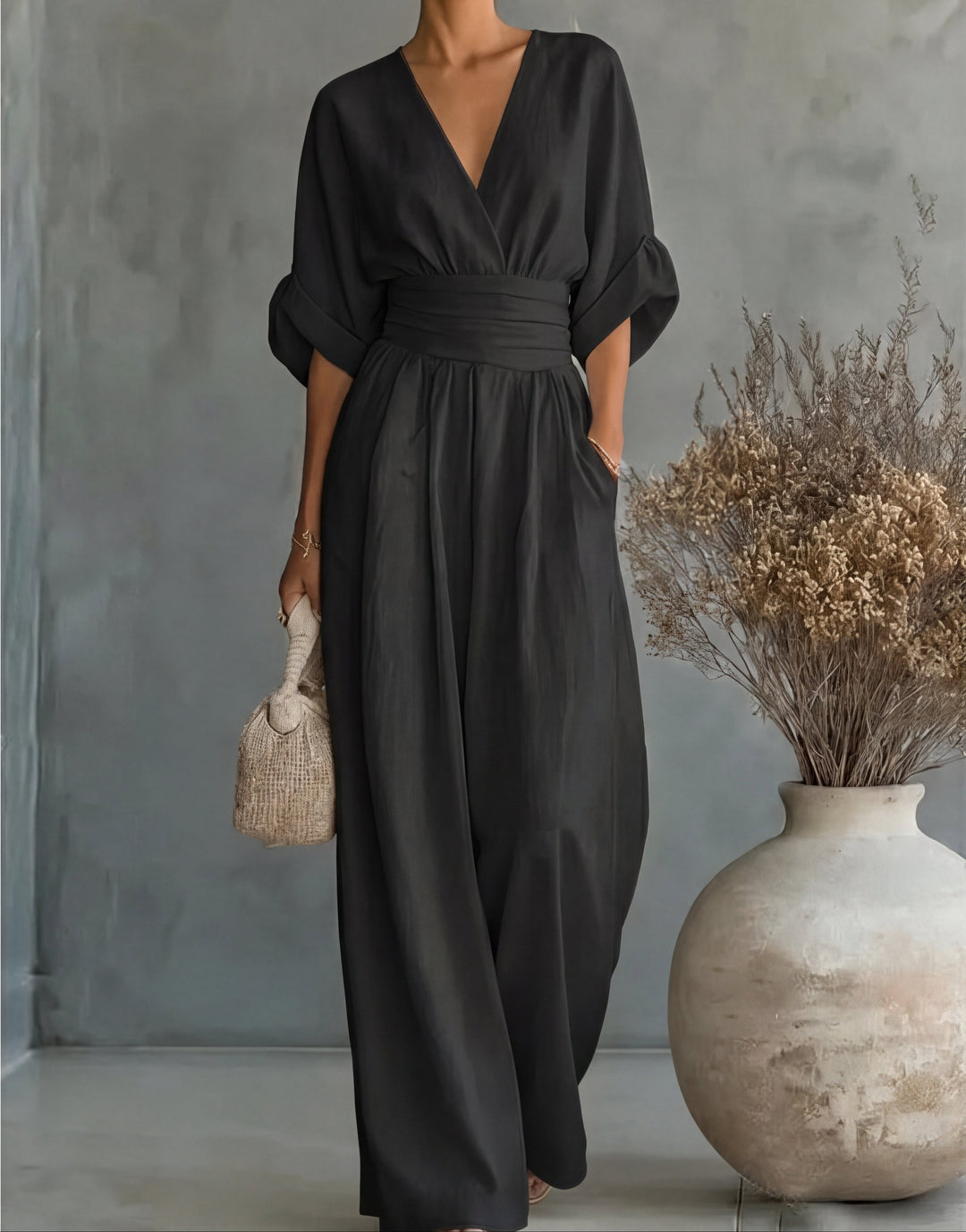 Daniela – Tuta elegante con scollo a V e pantaloni a gamba larga